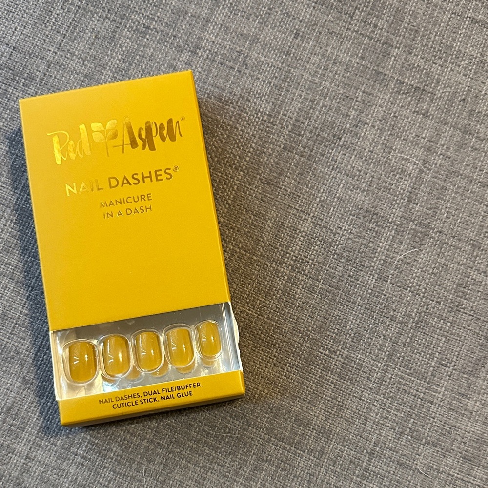 Red Aspen Yellow Nail Dashes